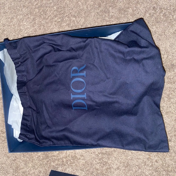 Size 7 fits like an 8 only wore 3 time - Picture 2 of 7